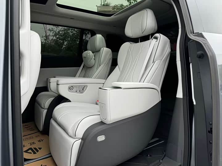 Фото 16 - XPeng X9