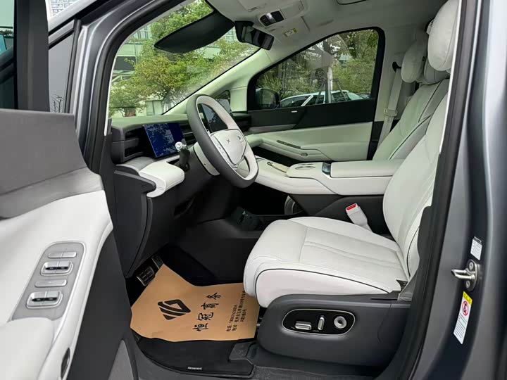 Фото 8 - XPeng X9