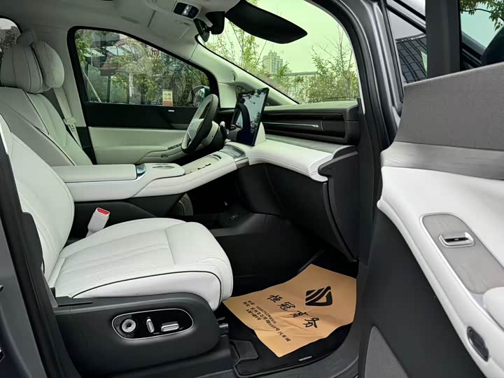 Фото 9 - XPeng X9