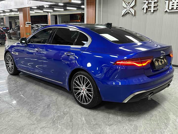 Фото 10 - Jaguar XE L