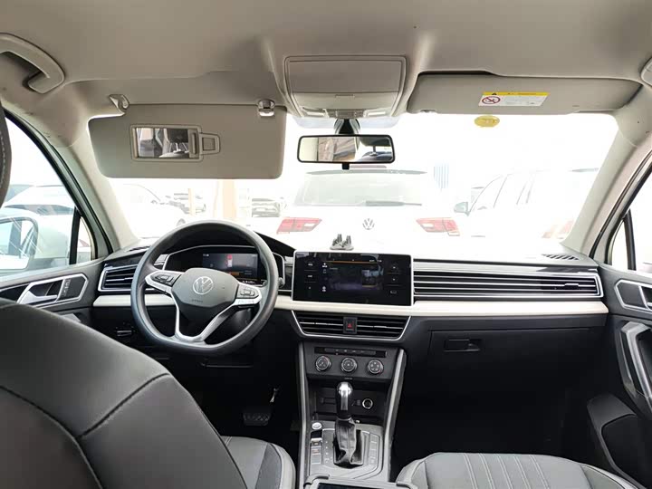 Фото 10 - Volkswagen Tiguan L Pro