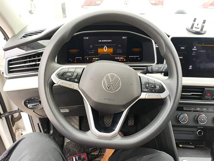 Фото 11 - Volkswagen Tiguan L Pro