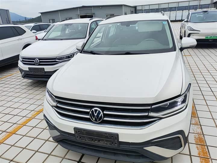 Фото 3 - Volkswagen Tiguan L Pro