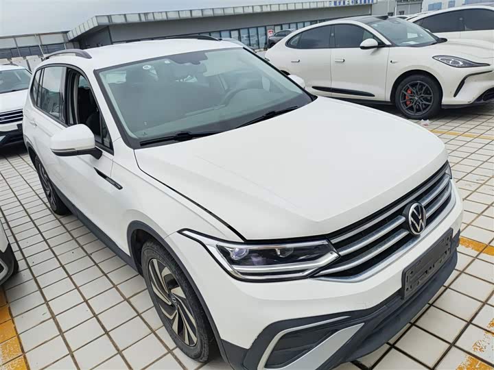 Фото 4 - Volkswagen Tiguan L Pro