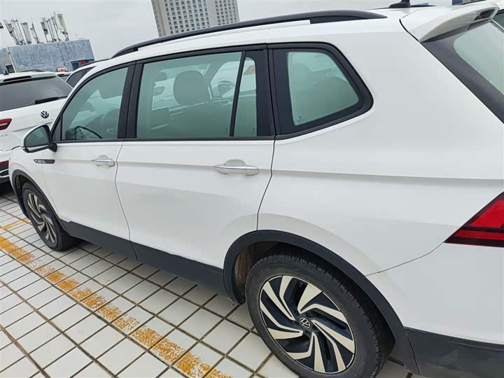 Фото 5 - Volkswagen Tiguan L Pro