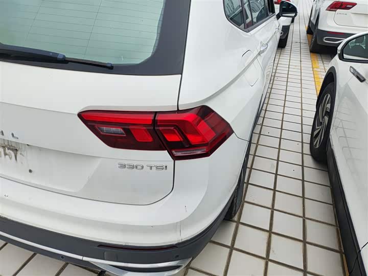 Фото 8 - Volkswagen Tiguan L Pro