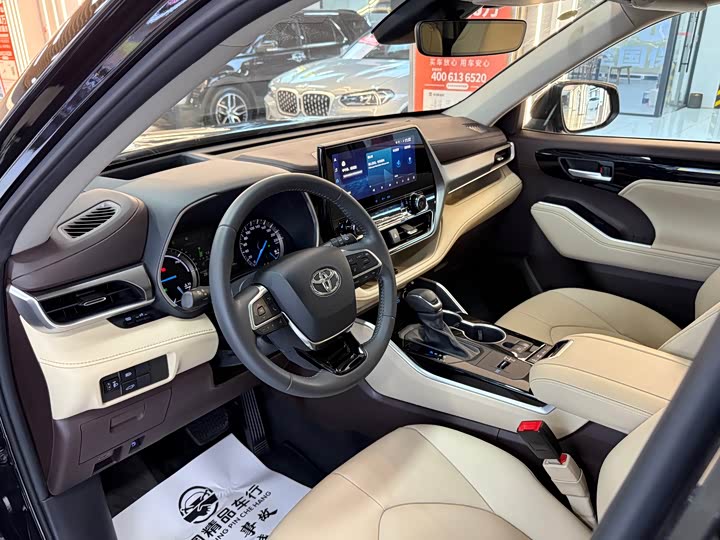 Фото 10 - Toyota Highlander