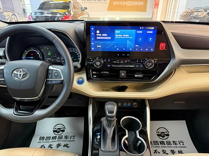 Фото 14 - Toyota Highlander