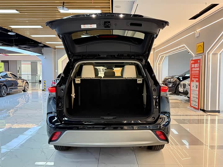 Фото 19 - Toyota Highlander