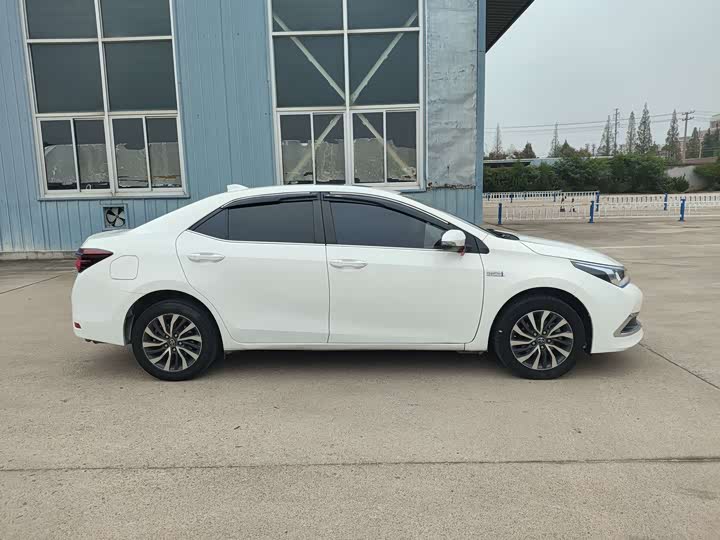 Фото 4 - Toyota Corolla Hybrid