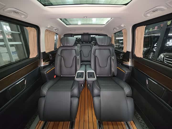 Фото 10 - Mercedes-Benz V-Class