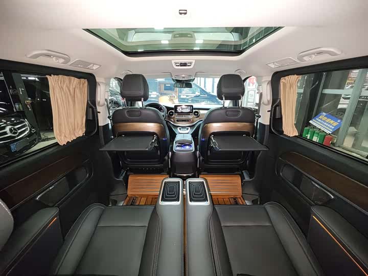 Фото 11 - Mercedes-Benz V-Class