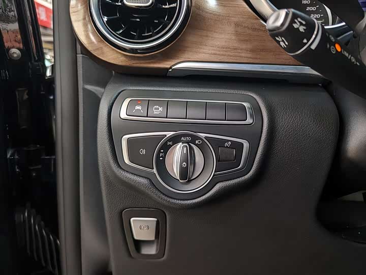 Фото 15 - Mercedes-Benz V-Class