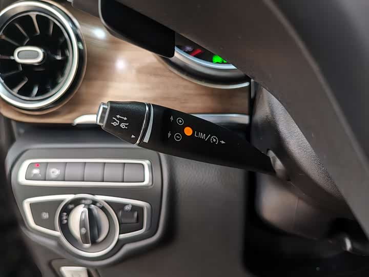 Фото 16 - Mercedes-Benz V-Class