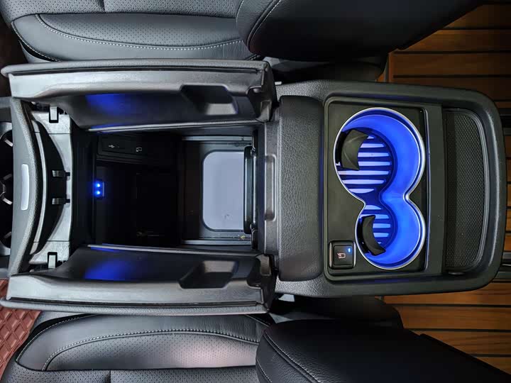 Фото 19 - Mercedes-Benz V-Class