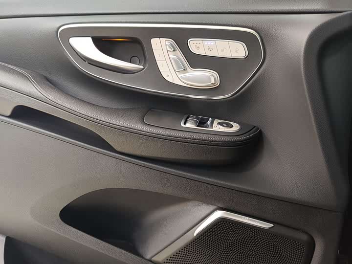 Фото 20 - Mercedes-Benz V-Class