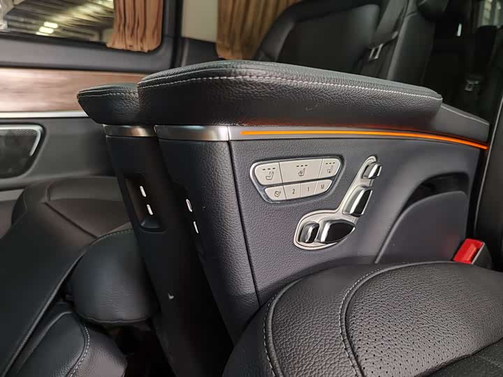 Фото 22 - Mercedes-Benz V-Class