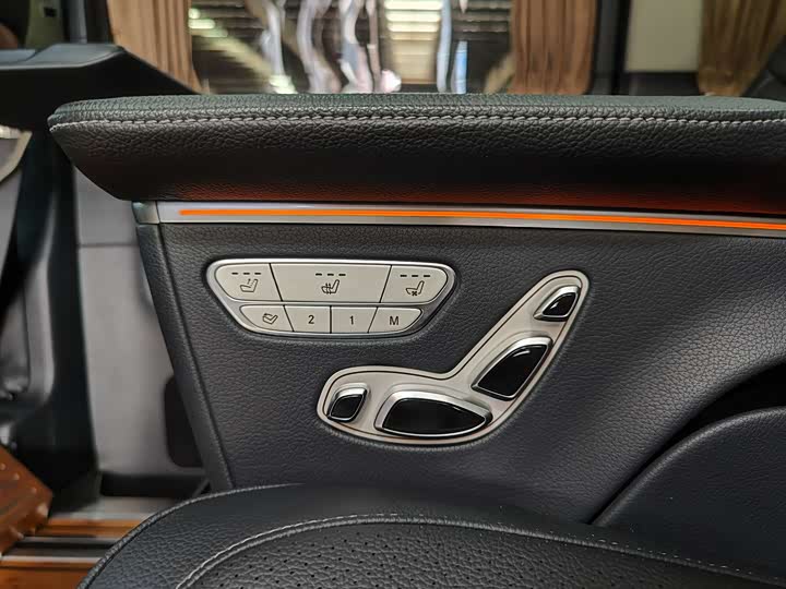 Фото 23 - Mercedes-Benz V-Class