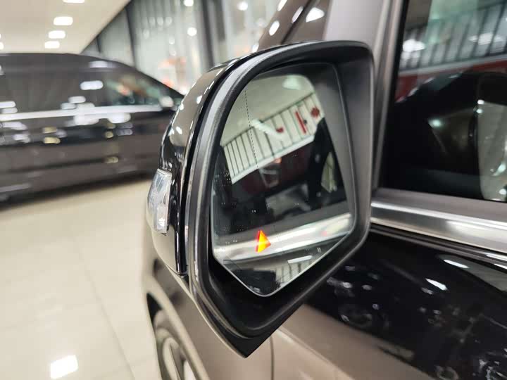 Фото 24 - Mercedes-Benz V-Class