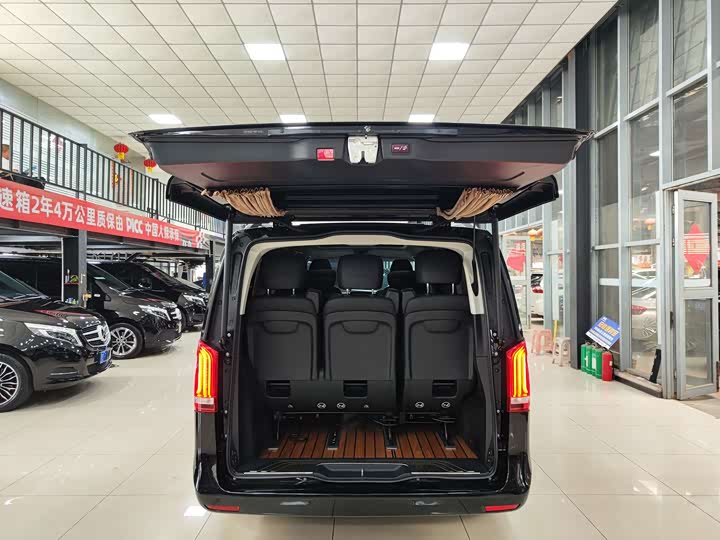 Фото 25 - Mercedes-Benz V-Class