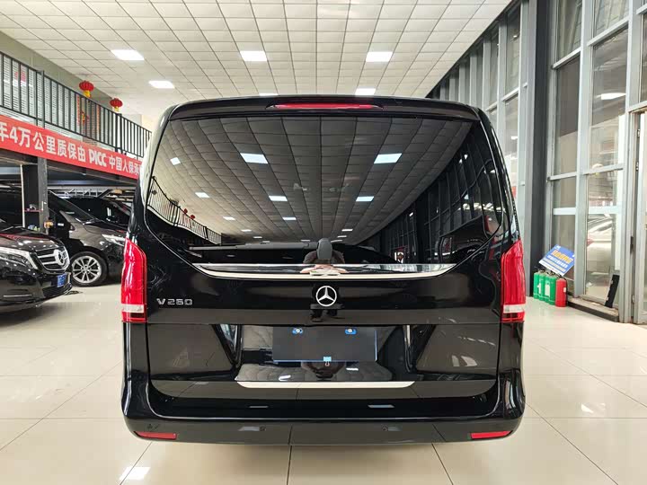 Фото 29 - Mercedes-Benz V-Class
