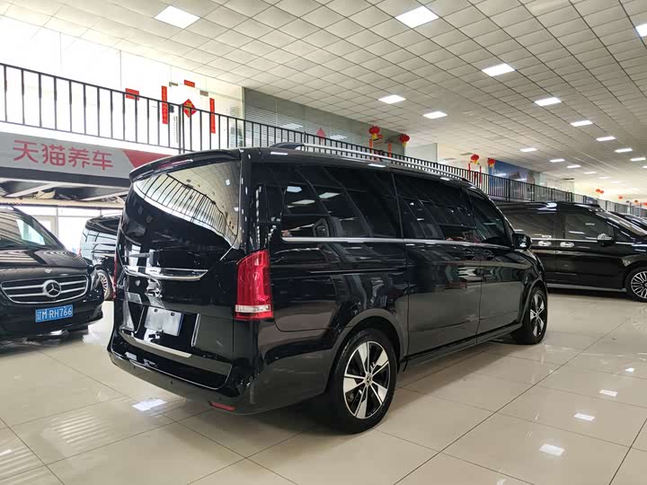 Фото 30 - Mercedes-Benz V-Class