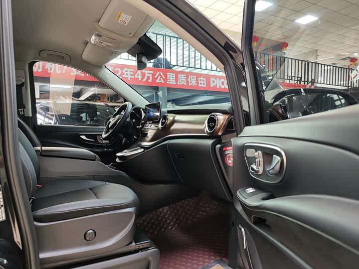 Фото 4 - Mercedes-Benz V-Class