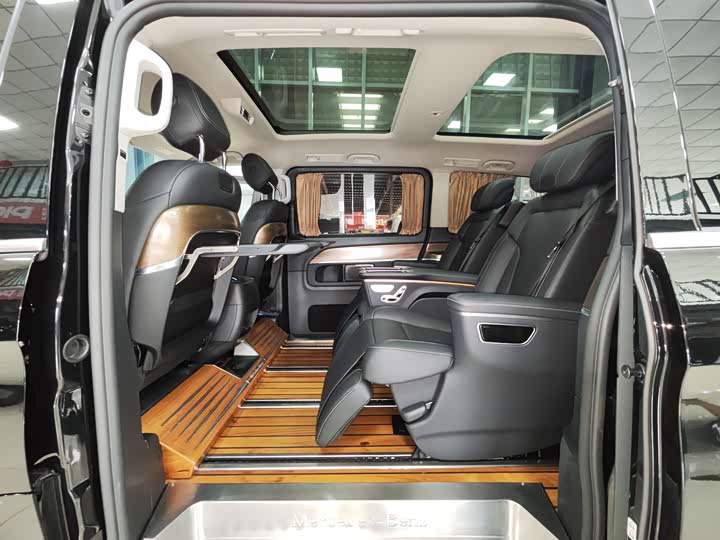 Фото 7 - Mercedes-Benz V-Class