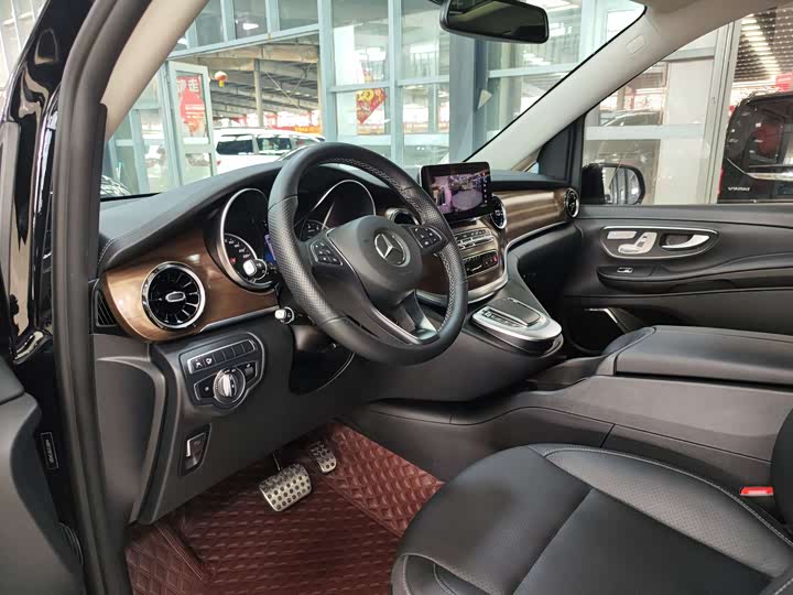 Фото 9 - Mercedes-Benz V-Class