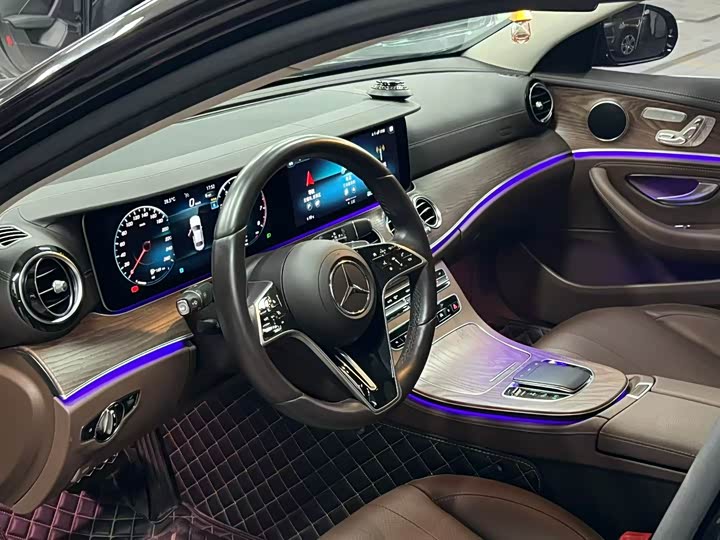 Фото 3 - Mercedes-Benz E-Class