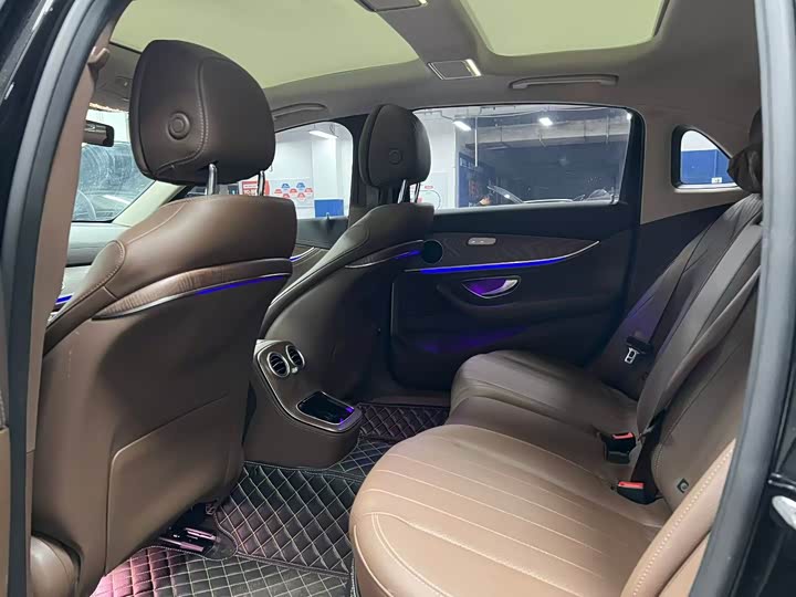 Фото 6 - Mercedes-Benz E-Class