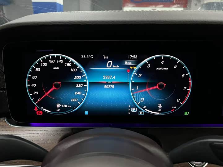 Фото 7 - Mercedes-Benz E-Class