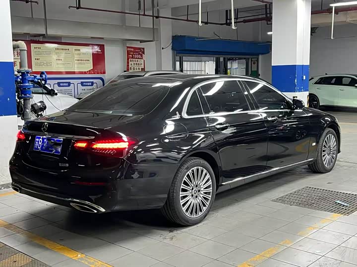 Фото 9 - Mercedes-Benz E-Class