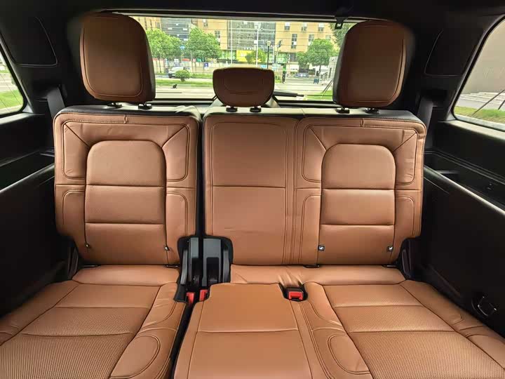 Фото 12 - Lincoln Navigator