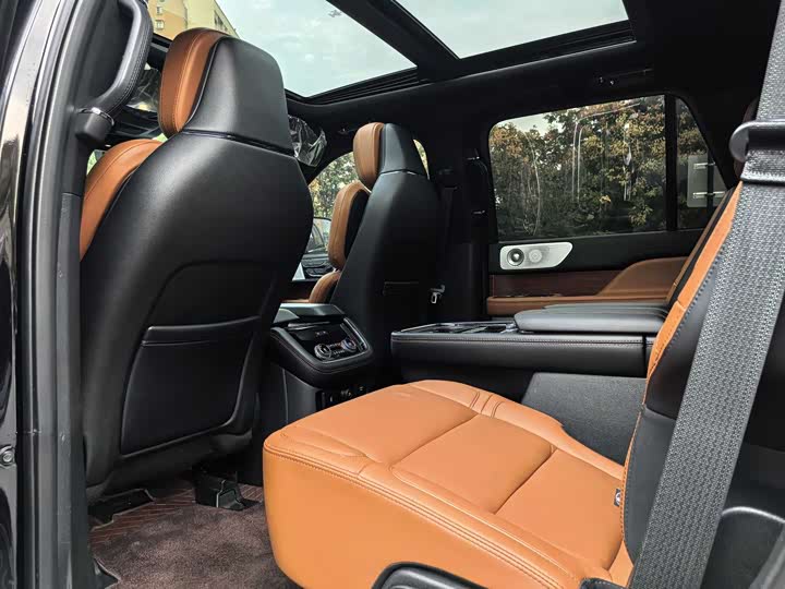 Фото 13 - Lincoln Navigator