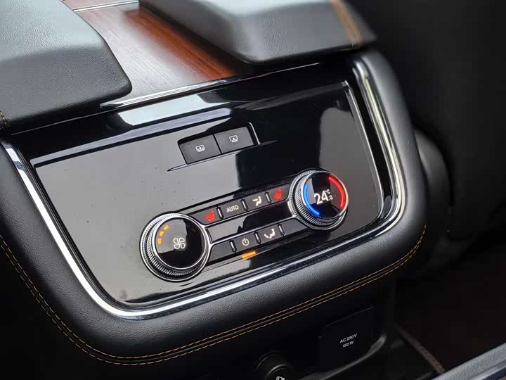 Фото 14 - Lincoln Navigator