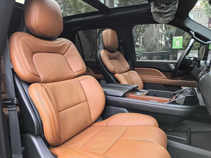 Фото 16 - Lincoln Navigator