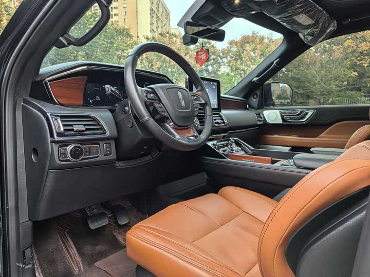 Фото 23 - Lincoln Navigator