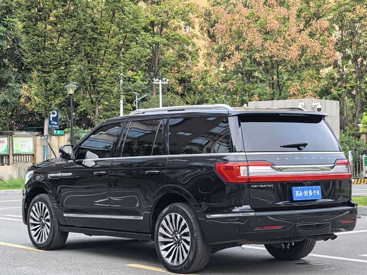 Фото 4 - Lincoln Navigator
