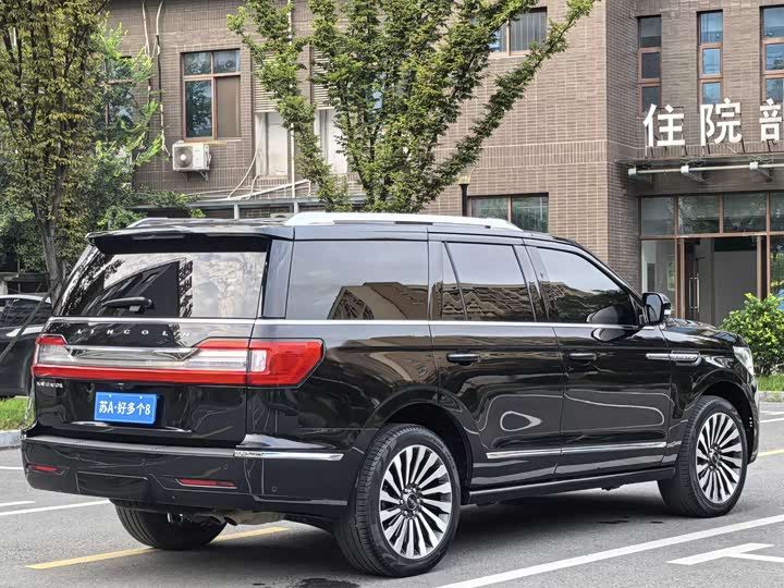 Фото 6 - Lincoln Navigator