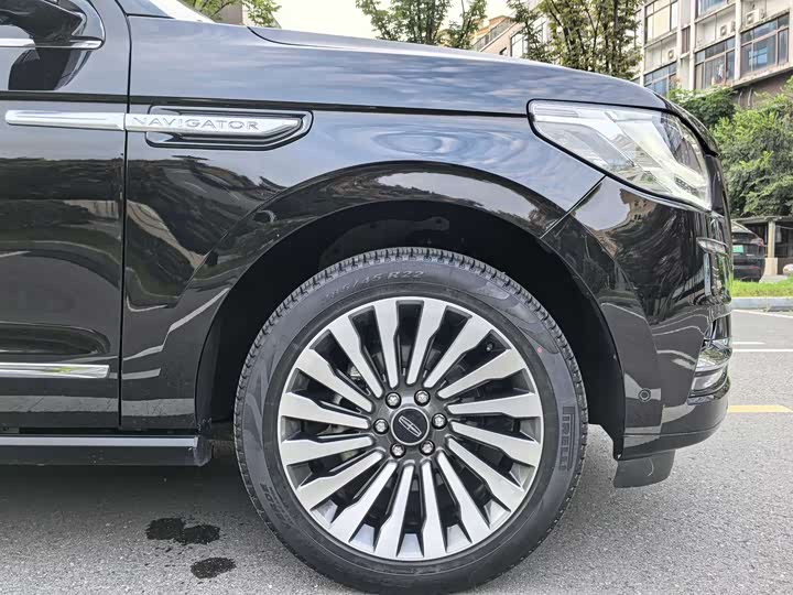 Фото 9 - Lincoln Navigator