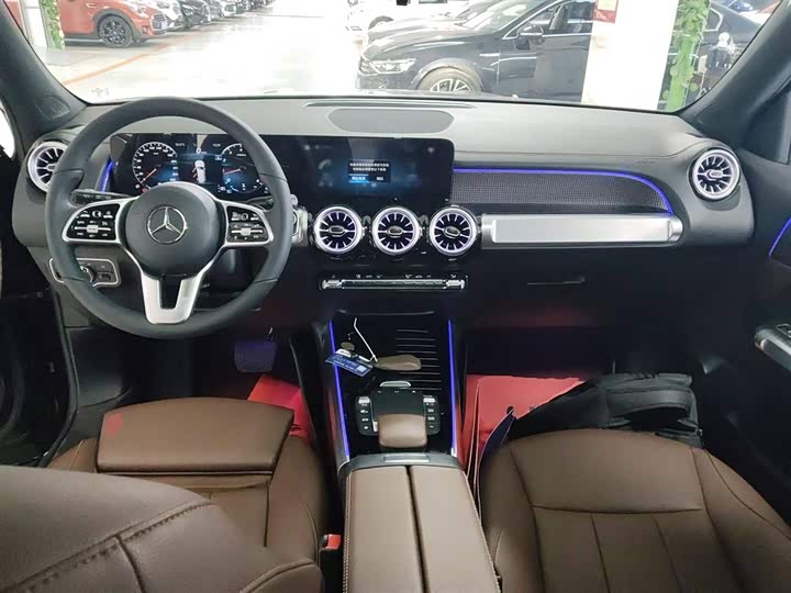 Фото 10 - Mercedes-Benz GLB-Class