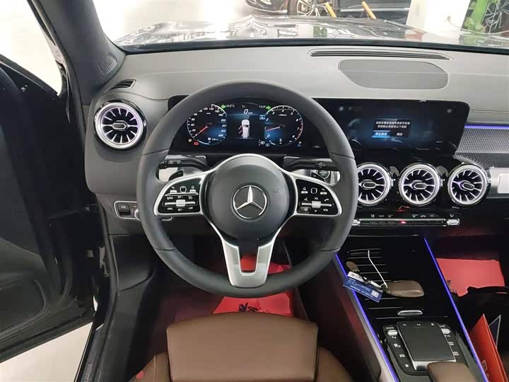 Фото 11 - Mercedes-Benz GLB-Class