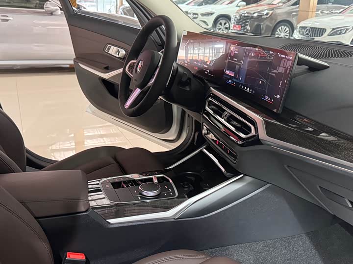 Фото 16 - BMW 3 Series