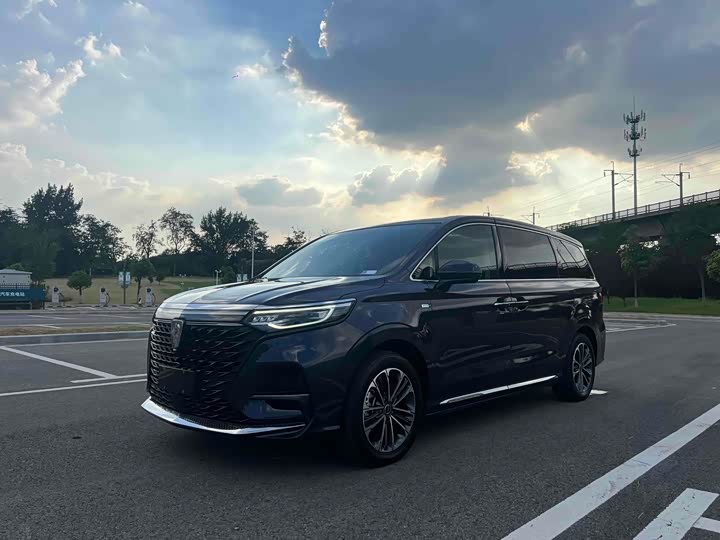 Фото 1 - Roewe iMax 8