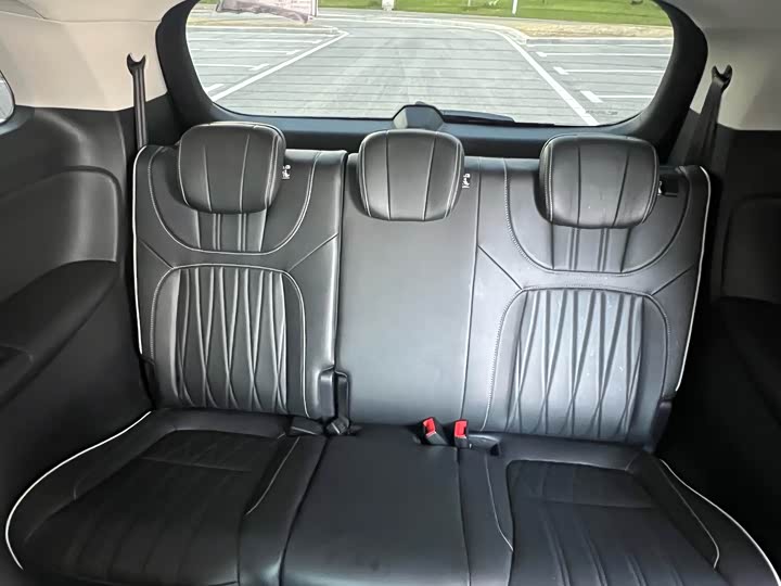 Фото 10 - Roewe iMax 8