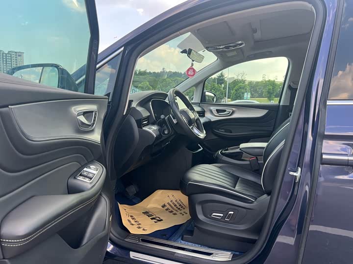 Фото 6 - Roewe iMax 8