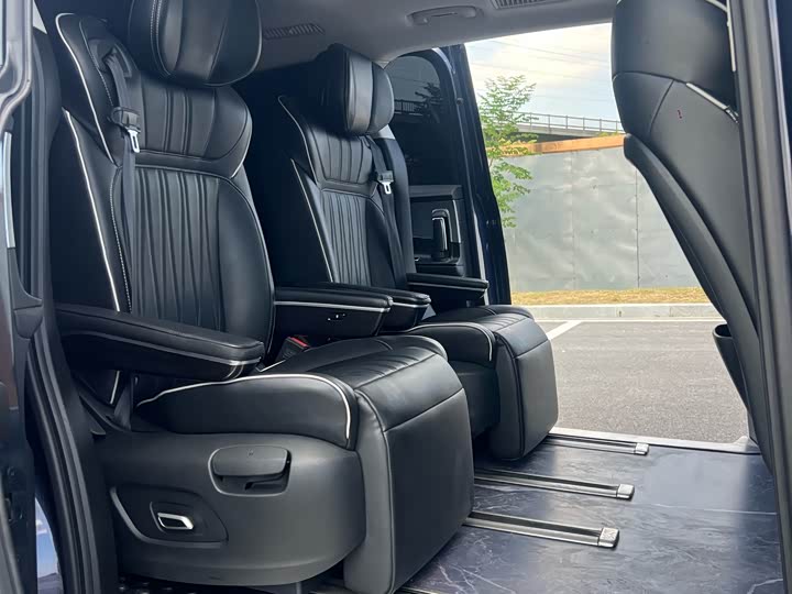 Фото 7 - Roewe iMax 8