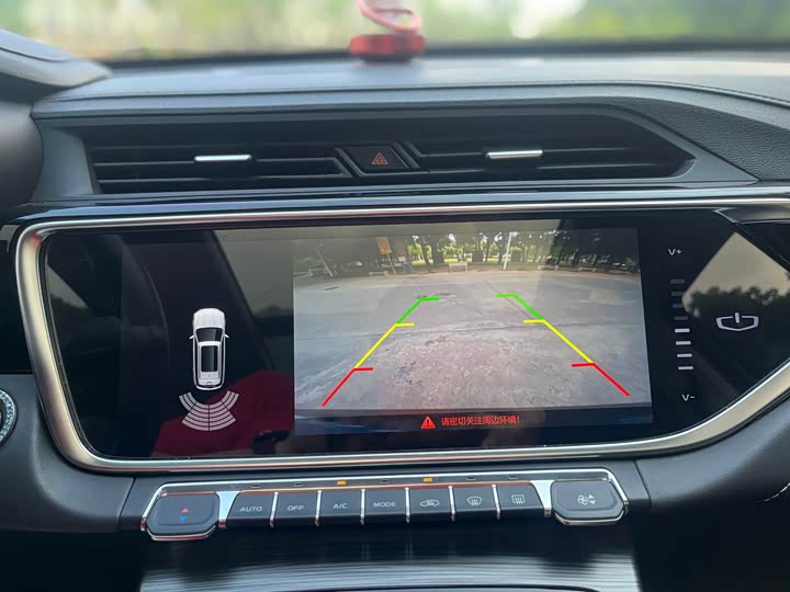 Фото 12 - Geely Atlas