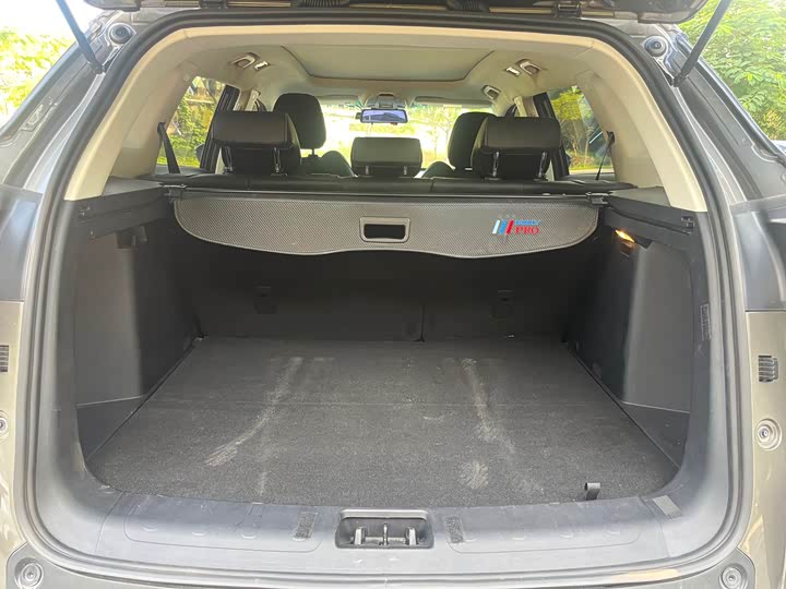 Фото 17 - Geely Atlas